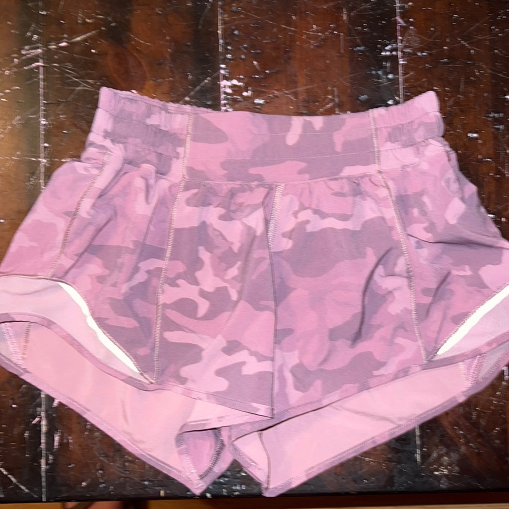 Low rise Hottie hot pink camo 2.5 lululemon